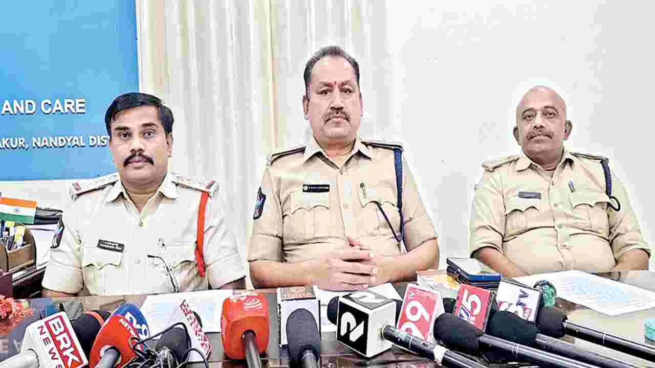 నల్లమలలోని కేజీ రోడ్డుపై ఆంక్షలు