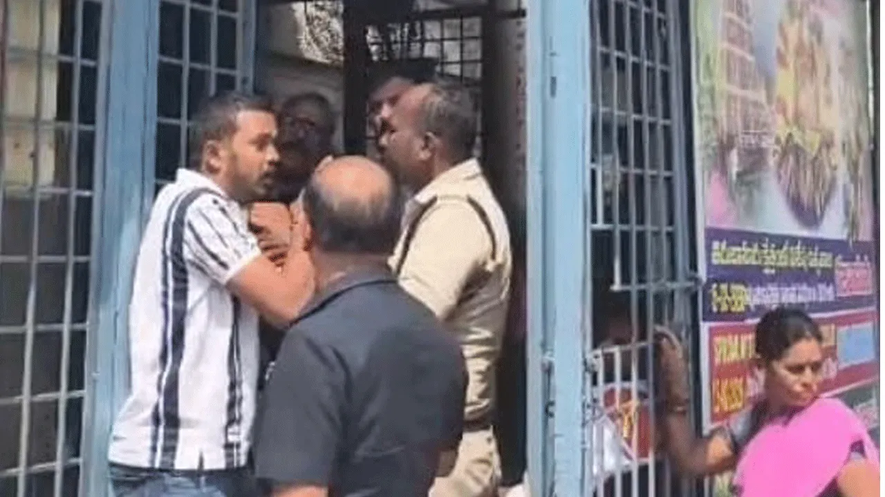 మరోసారి పద్మావతి అమ్మవారి ఆలయంలో భక్తుడిపై దాడి