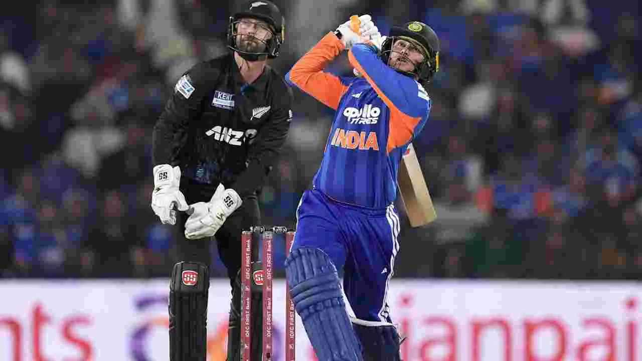 IND vs NZ: న్యూజిలాండ్ టార్గెట్ ఎంతంటే..