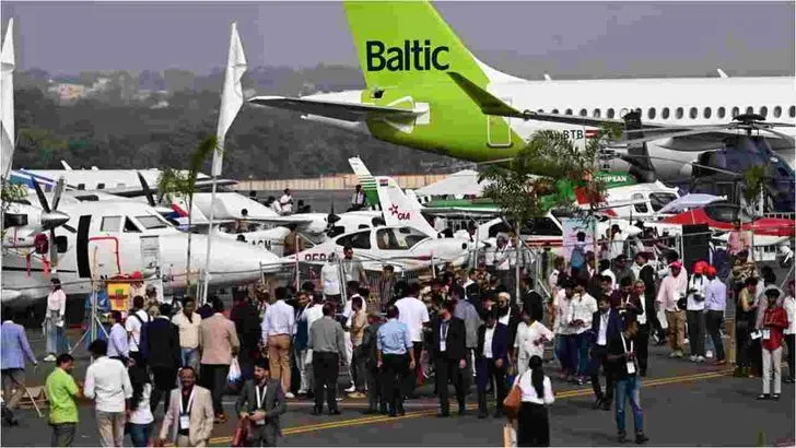 వింగ్స్ ఇండియా .. ప్రేక్షకులను మంత్రముగ్ధులను చేస్తున్న విమాన విన్యాసాలు 