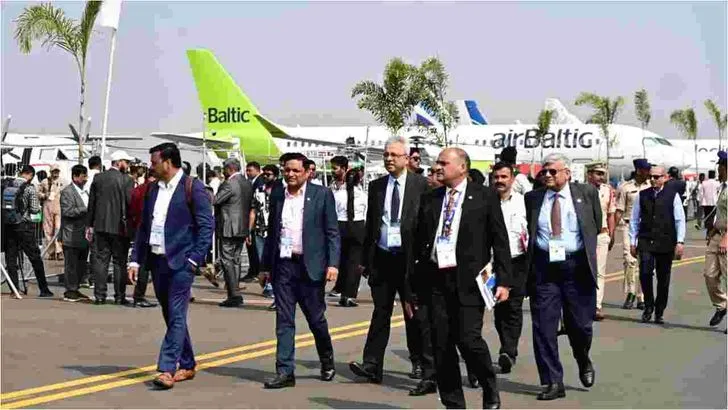 వింగ్స్ ఇండియా .. ప్రేక్షకులను మంత్రముగ్ధులను చేస్తున్న విమాన విన్యాసాలు 