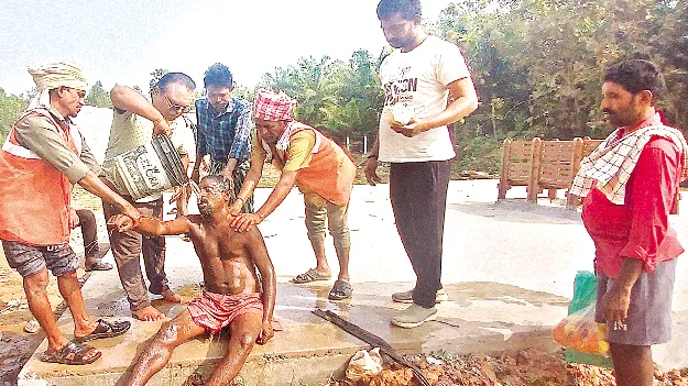 అనాథ మృతదేహానికి అంత్యక్రియలు