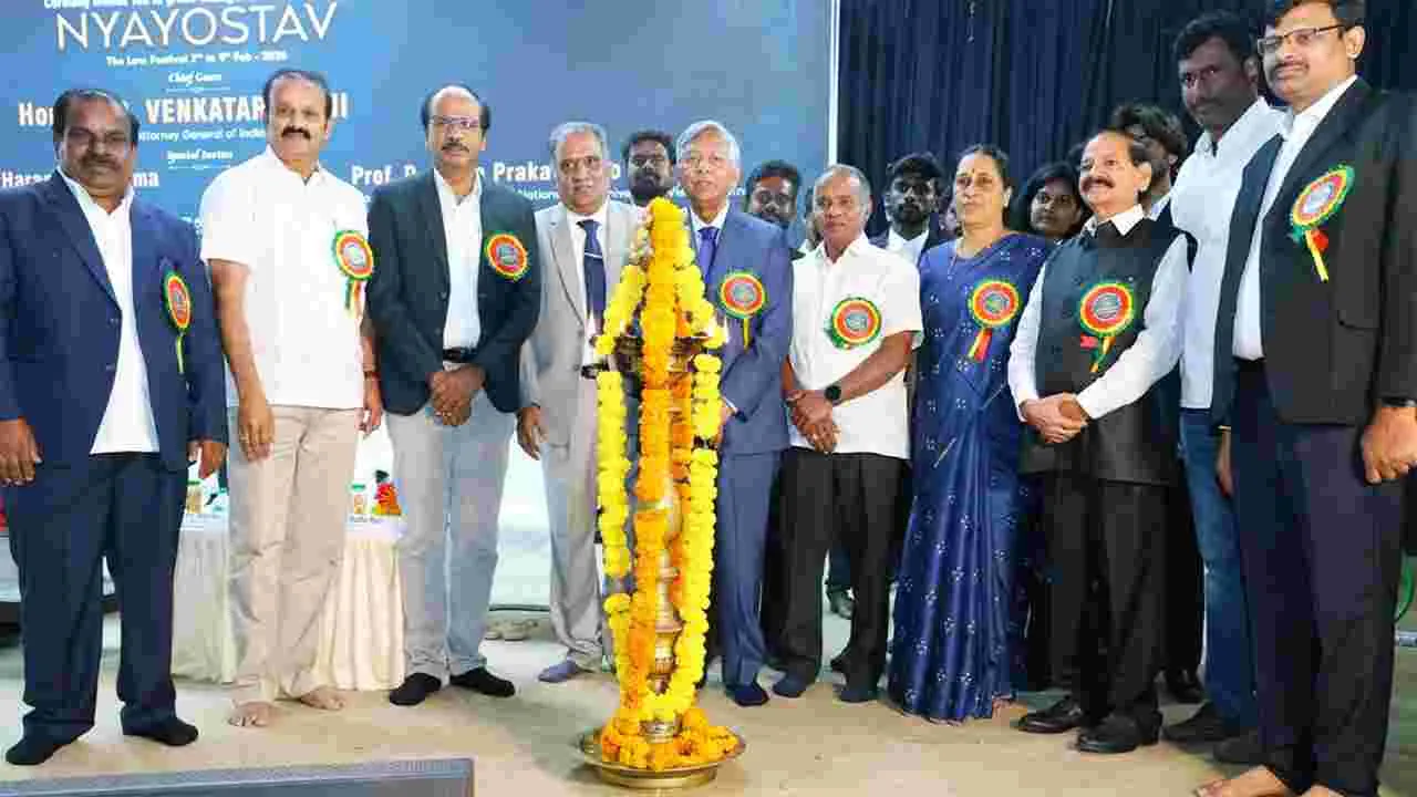 న్యాయ ఫలాలు అట్టడుగు వర్గాలకు దక్కాలి