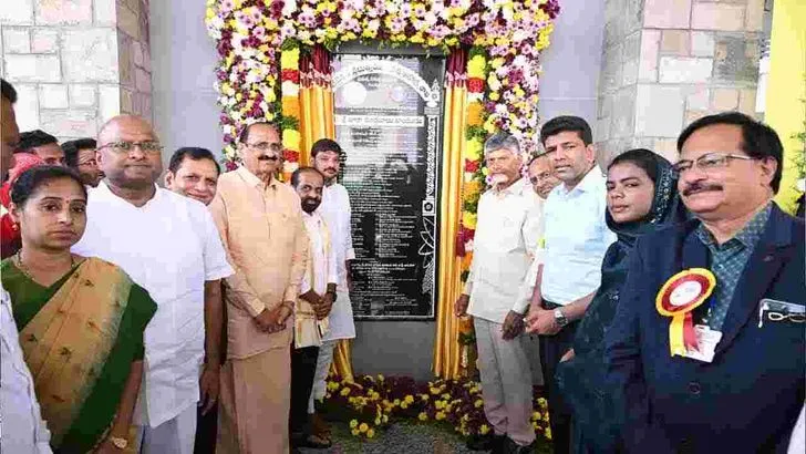 గుంటూరు జింఖానా మాతా శిశు ఆరోగ్య కేంద్రాన్ని ప్రారంభించిన సీఎం చంద్రబాబు 