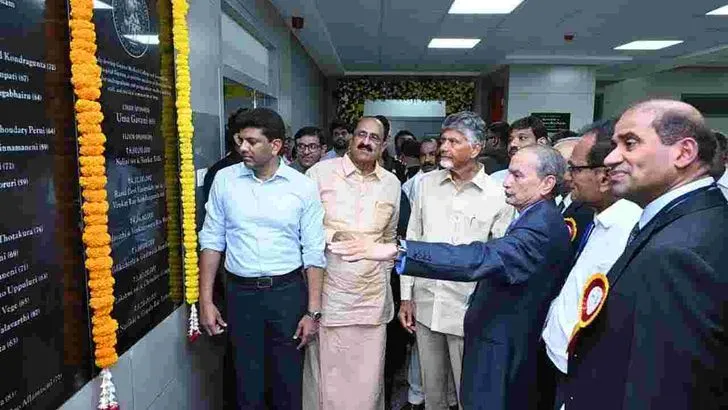 గుంటూరు జింఖానా మాతా శిశు ఆరోగ్య కేంద్రాన్ని ప్రారంభించిన సీఎం చంద్రబాబు 