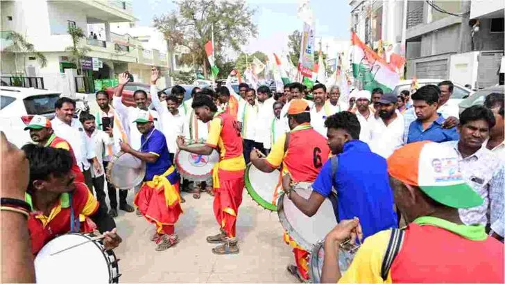 మున్సిపాలిటీల్లో పోటాపోటీగా నామినేషన్లు..