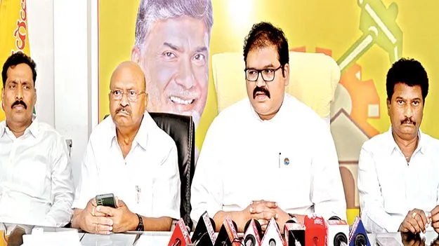    అంబటిని కాపాడింది పోలీసులే 