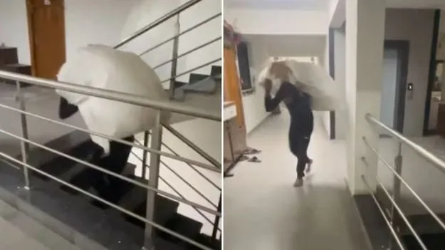 డెలివరీ ఏజెంట్ కష్టాలు.. కన్నీళ్లు తెప్పిస్తున్న వీడియో