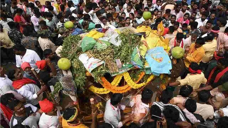 పడమర వీధి గంగానమ్మ జాతర.. పోటెత్తిన భక్తులు