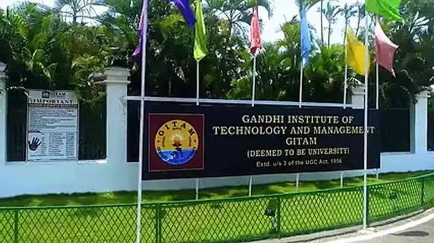 గీతం యూనివర్సిటీ వద్ద వైసీపీ బృందం నిరసన.. 