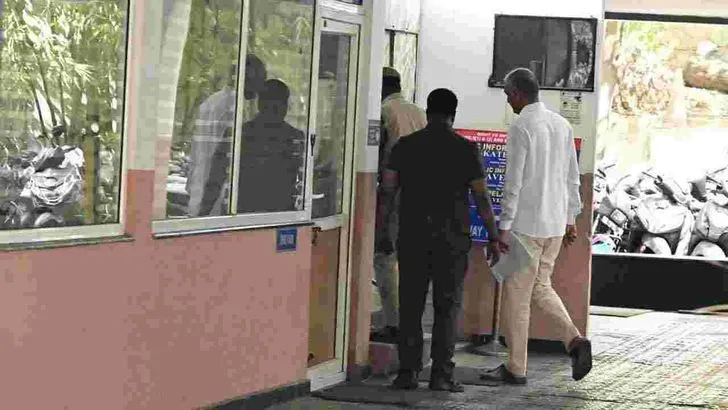 Harish Rao:  జూబ్లీహిల్స్ పోలీస్‌ స్టేషన్‌లో హరీశ్ రావును విచారిస్తోన్న సిట్ అధికారులు