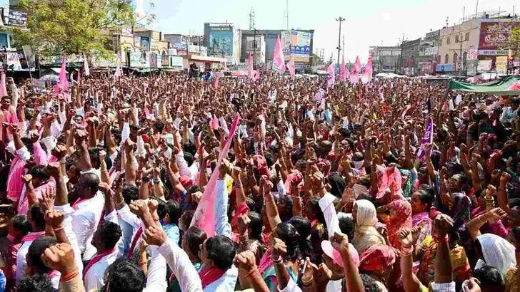 420 హామీలు ఇచ్చి తెలంగాణ ప్రజలను మోసం చేశారు: కాంగ్రెస్ నేతలపై కేటీఆర్ ఫైర్