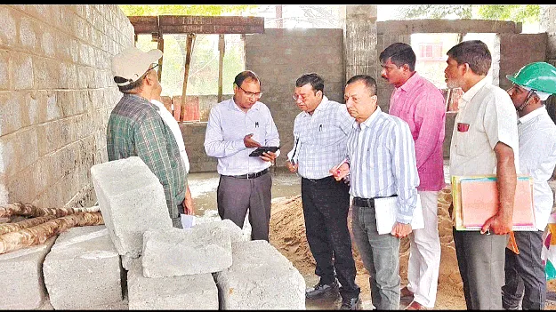 కొత్తవలస రైల్వేస్టేషన్‌ పనుల పరిశీలన  