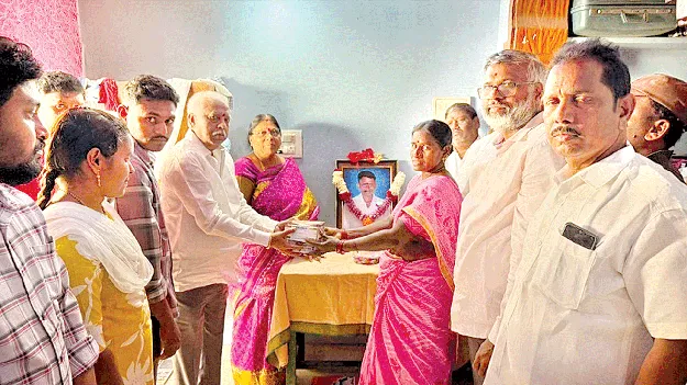 ప్రతి కార్యకర్తకు బీమా సౌకర్యం