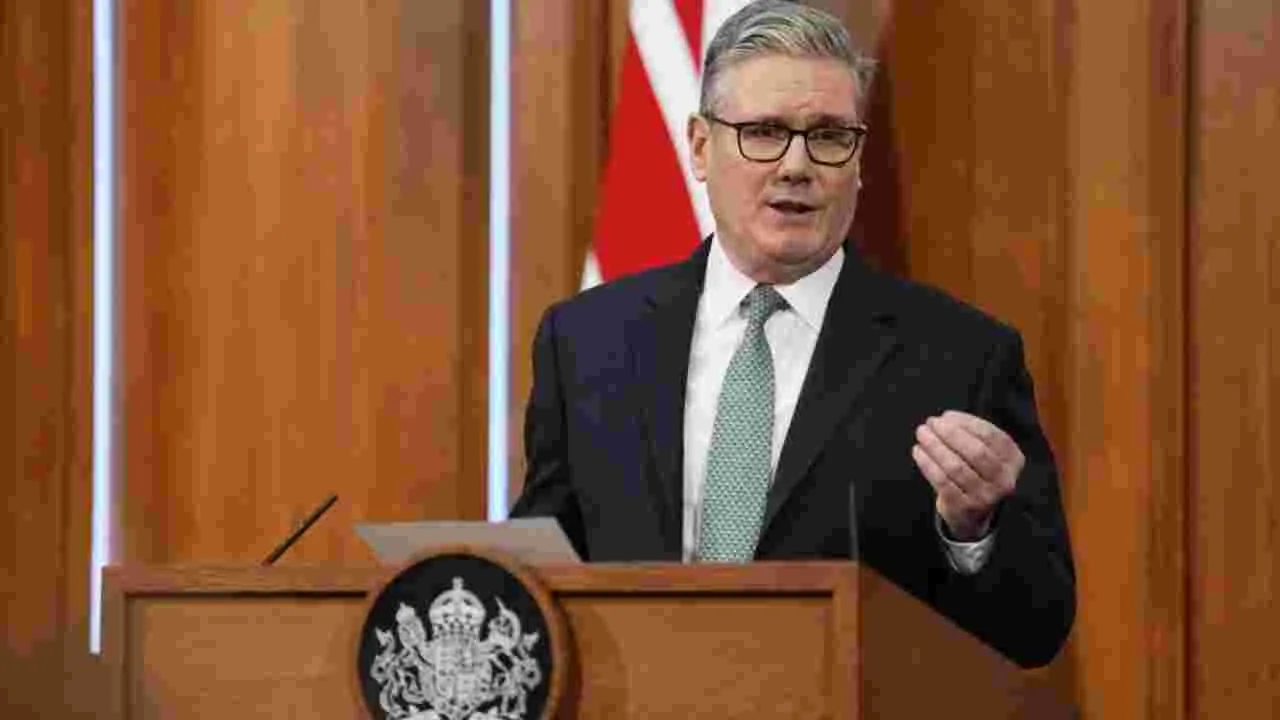 ఎప్‌స్టీన్ ఫైల్స్ కలకలం.. బ్రిటన్ ప్రధాని క్షమాపణలు