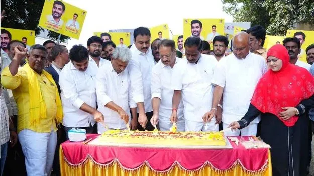 మంత్రి నారా లోకేశ్ బర్త్‌డే సెలబ్రేషన్స్.. ఆకర్షించిన భారీ శకటాల ర్యాలీ