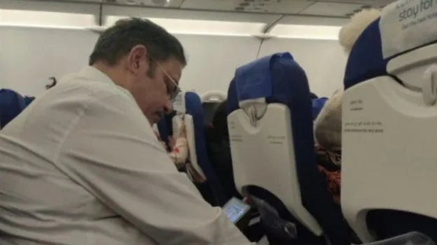 Airline Passenger Loud Reels: విమానంలో అంకుల్ చేసిన పని.. నెట్టింట వైరల్