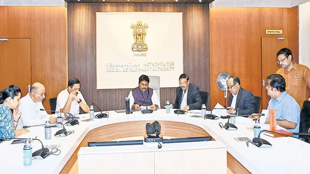 మెట్రో రైలు ప్రాజెక్టుపై సమీక్ష