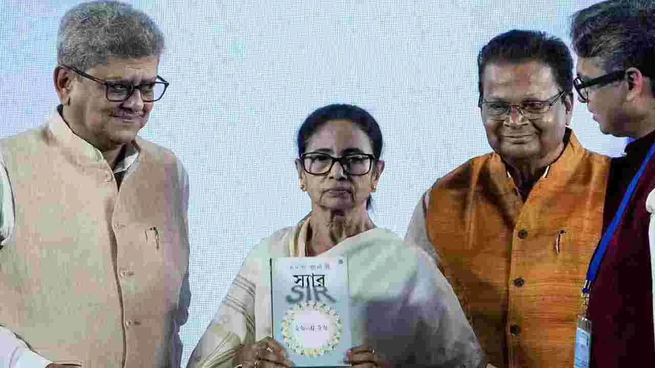 ఎస్ఐఆర్‌‌ వెతలతో కవితా సంపుటి.. మమతా బెనర్జీ