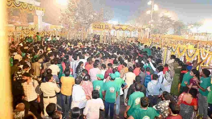 మేడారంలో కీలకఘట్టం ఆవిష్కృతం..