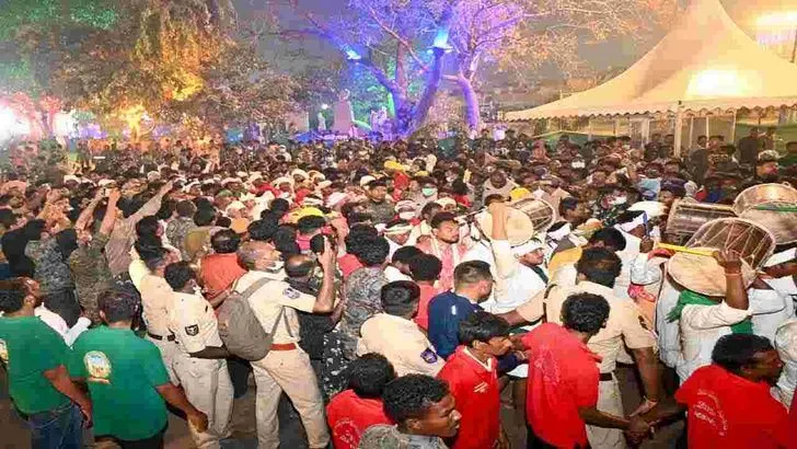 మేడారంలో కీలకఘట్టం ఆవిష్కృతం..