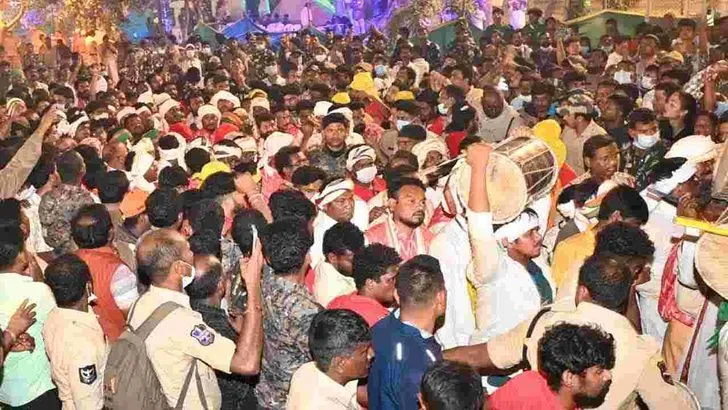 మేడారంలో కీలకఘట్టం ఆవిష్కృతం..