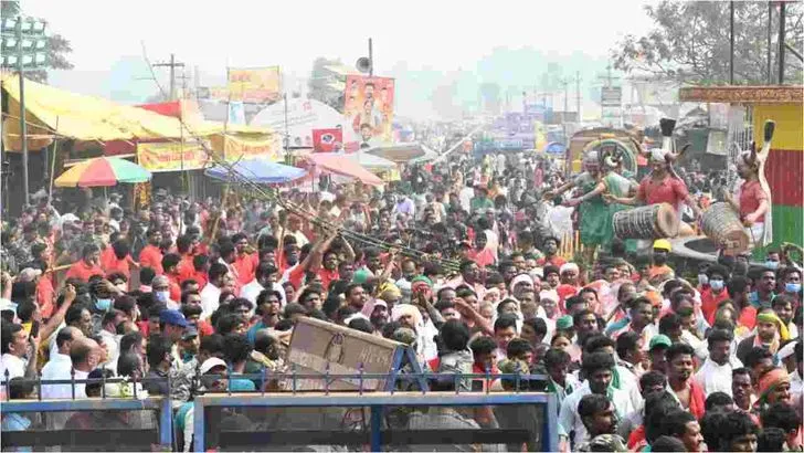 మేడారం జాతరకు పోటెత్తుతున్న భక్తులు.. 
