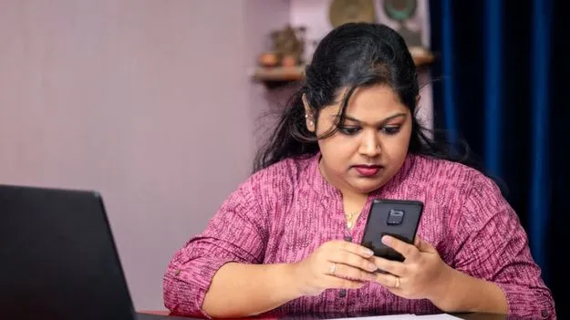 మొబైల్ నెక్ సిండ్రోమ్ అంటే ఏంటో తెలుసా?