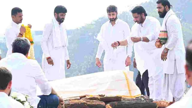 అజిత్ పవార్ అంత్యక్రియలకు హాజరైన మంత్రి నారా లోకేశ్