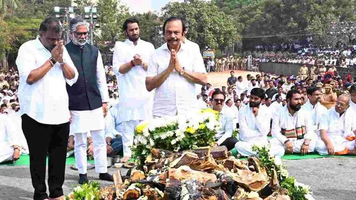 అజిత్ పవార్ అంత్యక్రియలకు హాజరైన మంత్రి నారా లోకేశ్