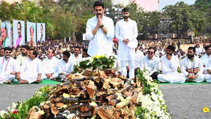 అజిత్ పవార్ అంత్యక్రియలకు హాజరైన మంత్రి నారా లోకేశ్