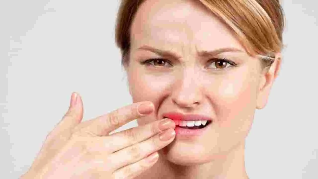 నోటి పూత.. పదే పదే రావడానికి కారణాలు ఇవే.!