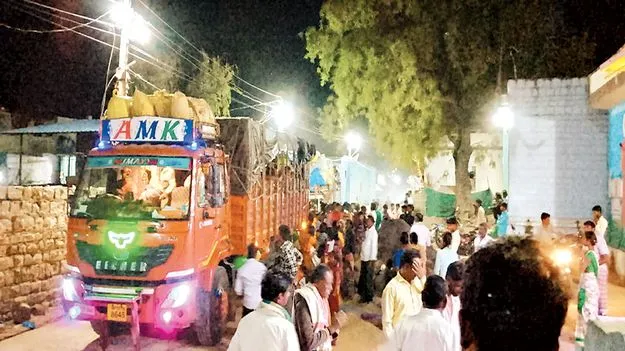 ఉపాధి లేక వలసబాట