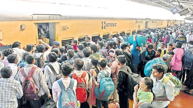 రైళ్లకు అదే రద్దీ