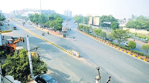 బోసిపోయిన రహదారులు