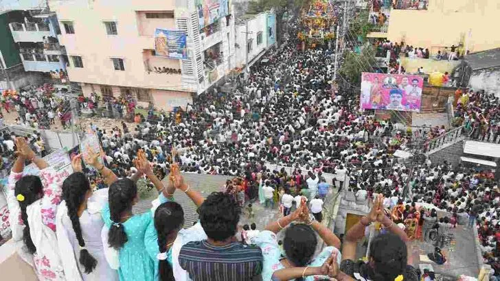 భక్తిశ్రద్ధలతో రథసప్తమి.. ఆలయాలకు పోటెత్తిన భక్తజనం..  