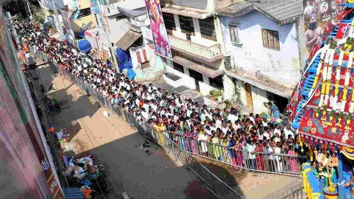 భక్తిశ్రద్ధలతో రథసప్తమి.. ఆలయాలకు పోటెత్తిన భక్తజనం..  
