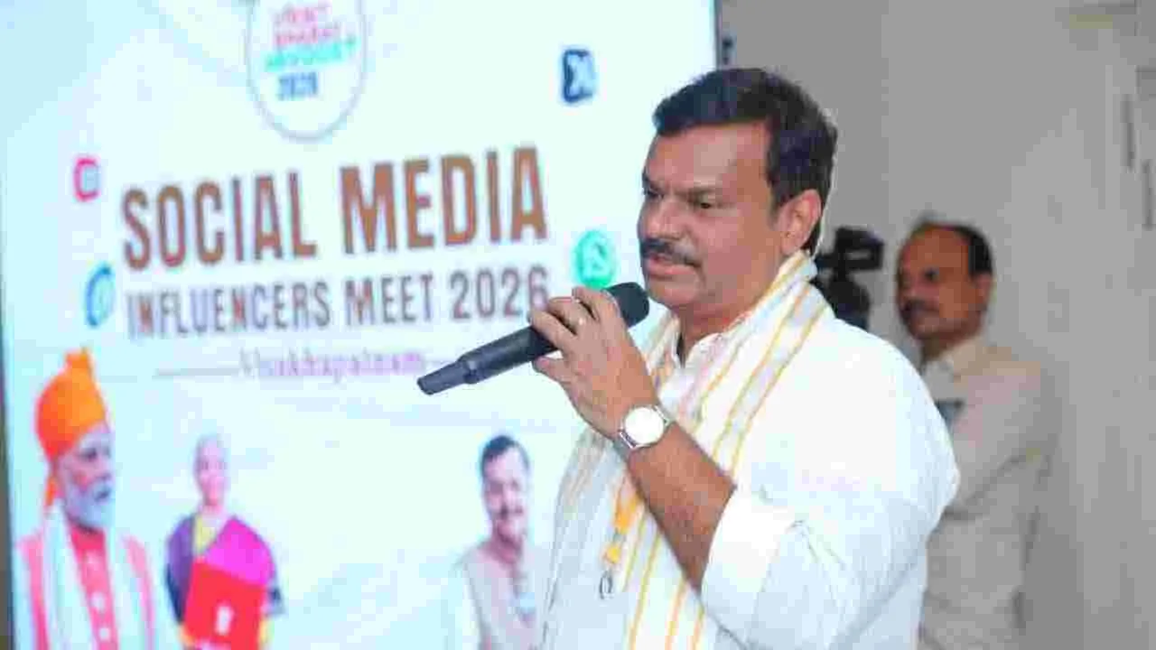 సోషల్ మీడియా ఇన్‌ఫ్లుయెన్సర్లతో కేంద్రమంత్రి, ఏపీ బీజేపీ చీఫ్ ముఖాముఖి