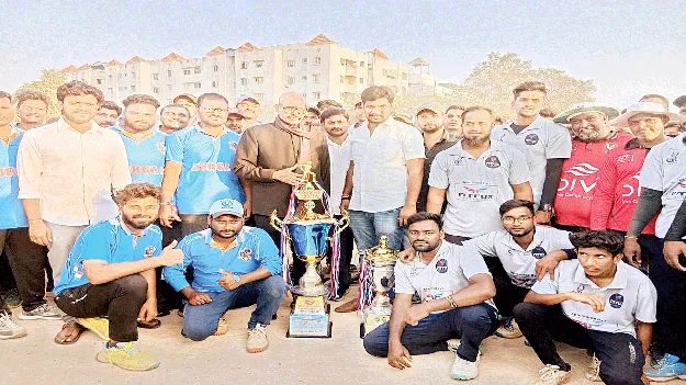 యువ క్రీడాకారులకు ప్రోత్సాహం