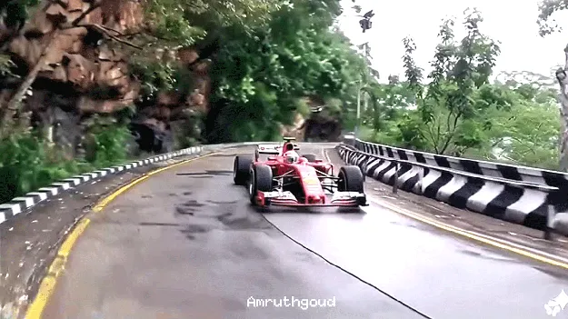 ఘాట్‌రోడ్డులో రేసింగ్‌ కార్‌!