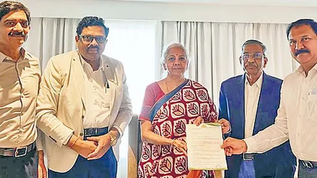 అభివృద్ధి, ఉపాధి కల్పనే లక్ష్యంగా బడ్జెట్‌