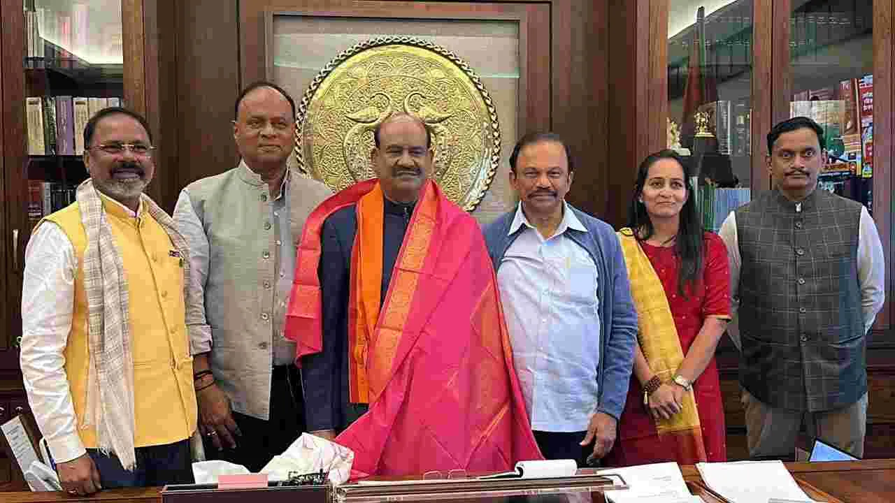 టీడీపీ ఎంపీలకు లోక్‌సభ స్పీకర్‌ తేనీటి విందు