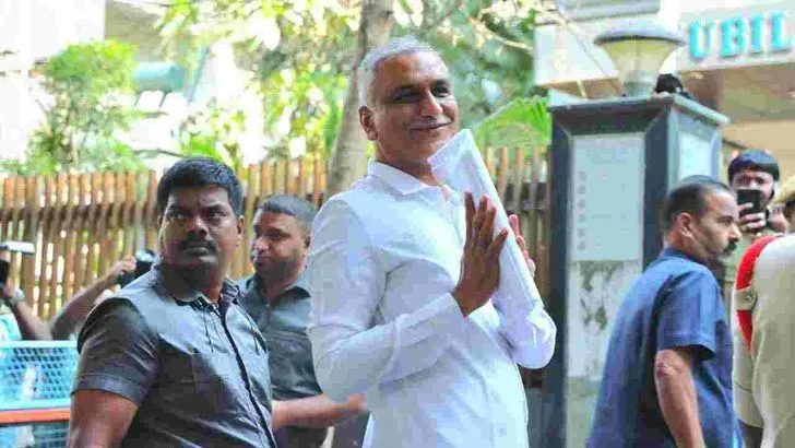 Harish Rao:  జూబ్లీహిల్స్ పోలీస్‌ స్టేషన్‌లో హరీశ్ రావును విచారిస్తోన్న సిట్ అధికారులు