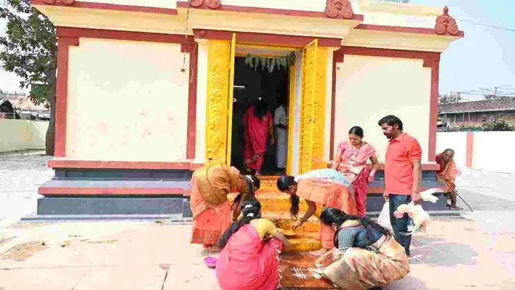 మేడారంలో ఘనంగా తిరుగువారం.. పోటెత్తిన భక్తులు 