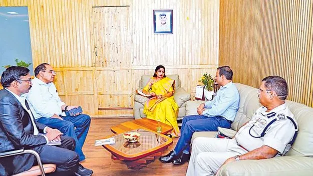 పోలీస్‌ పాత క్వార్టర్స్‌ కూల్చివేతకు అనుమతి