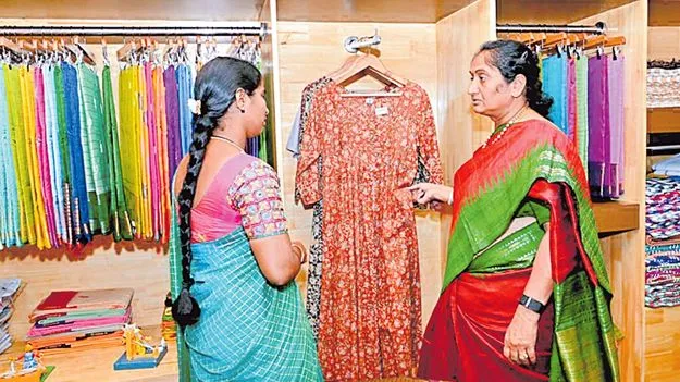 ఉపాధికి ఖాదీ బోర్డు భరోసా: మంత్రి సవిత