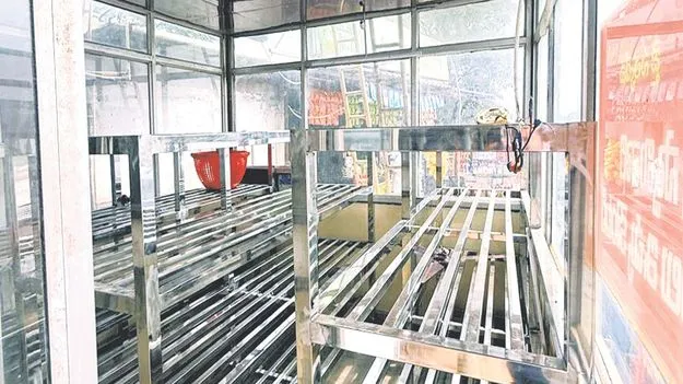 సత్యదేవుడి ప్రసాదం విక్రయ కేంద్రంలో ఎలుకల నివారణకు చర్యలు