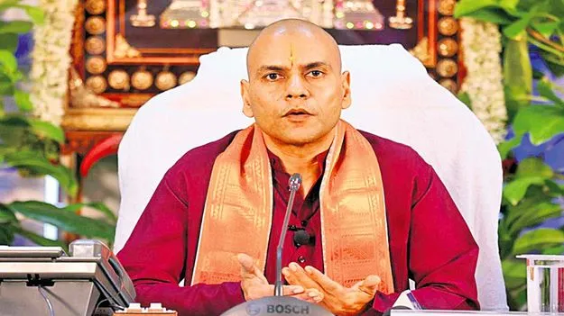 సింఘాల్‌పై బదిలీ వేటు