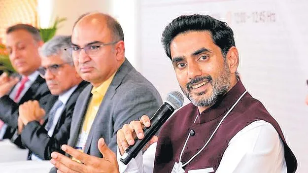 డబ్ల్యూఈఎఫ్‌ గవర్నమెంట్‌ ఎఫైర్స్‌ హెడ్‌తో భేటీ