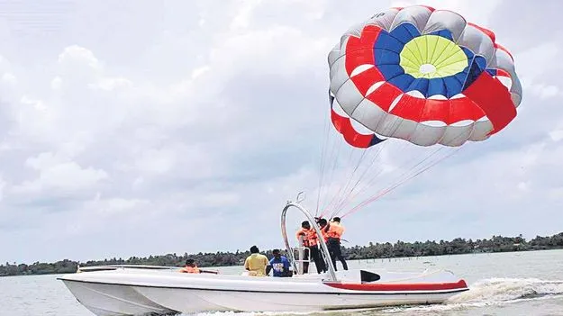 విశాఖలో వించ్‌ పారాసెయిలింగ్‌